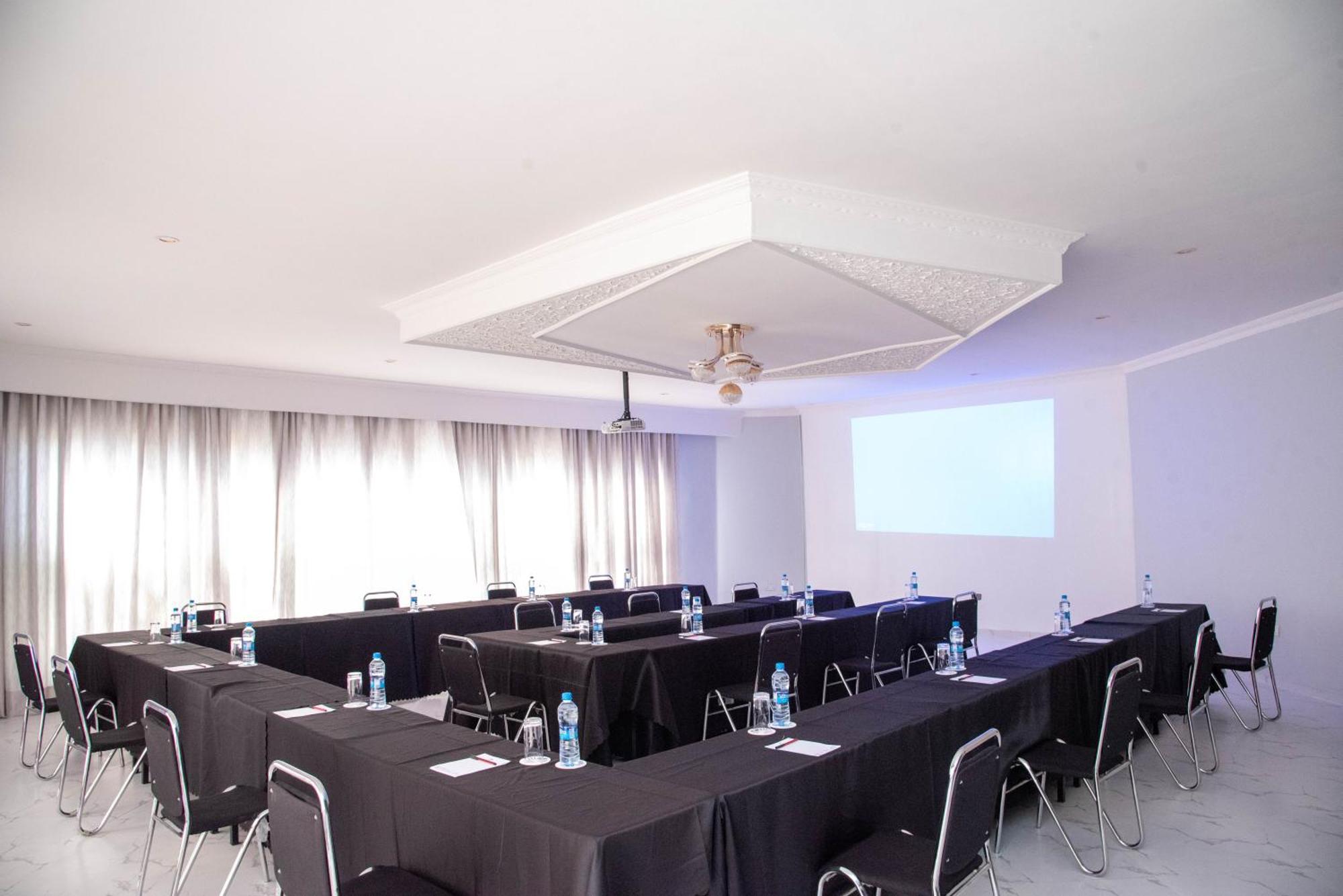 Mika Hotel Kabulonga Lusaka Extérieur photo
